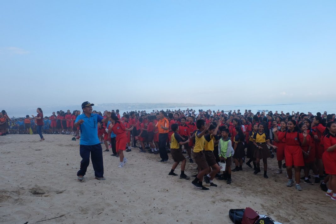 Jimbaran Bay Beach Resort & Spa Initiates the 2018 World CleanUp Day at Kedonganan Beach