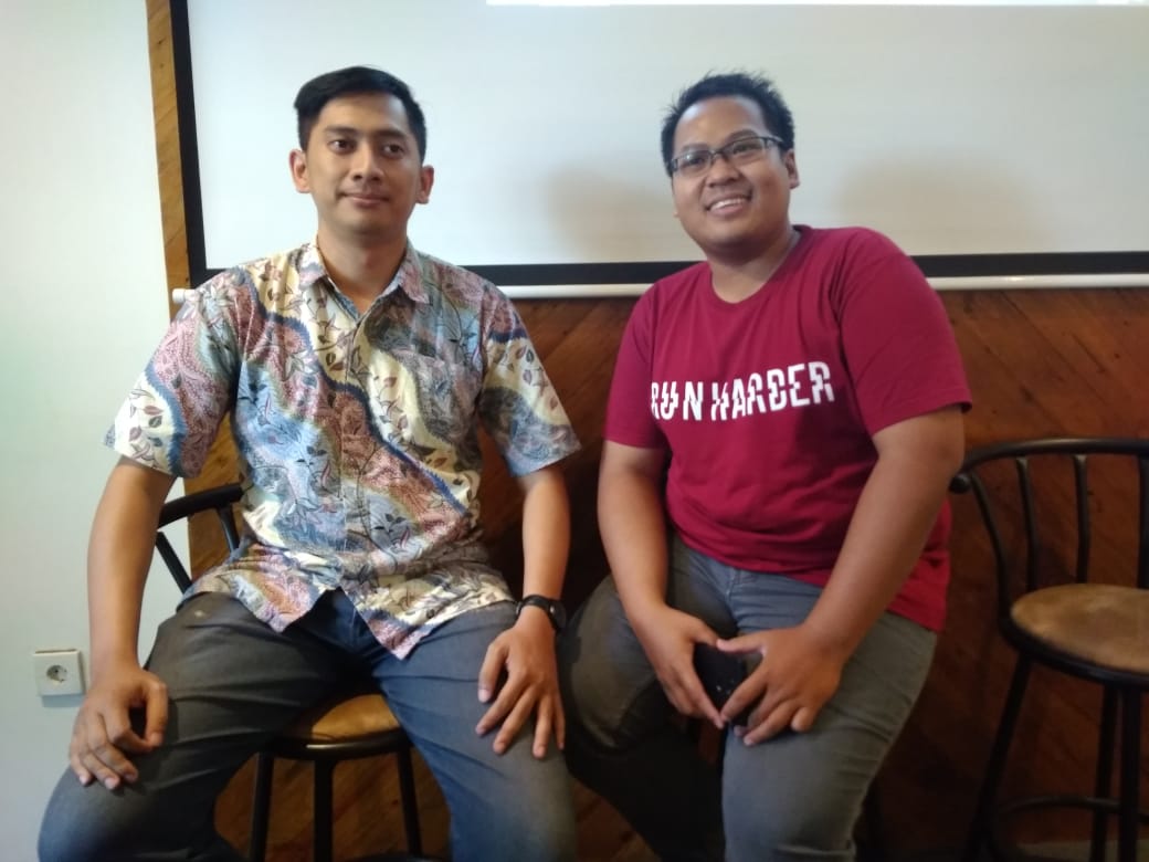 Rio Oktora Nanda Putra (right) and Leonardus Setia Budi Wibowo presented Uwika's programs for Indonesia's students.