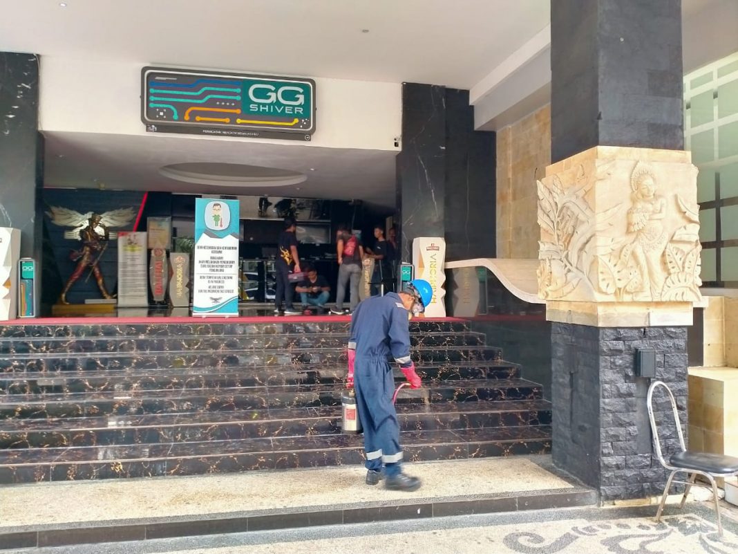 Boshe VVIP Club Sprayes Disinfectant to Prevent Coronavirus Exposure