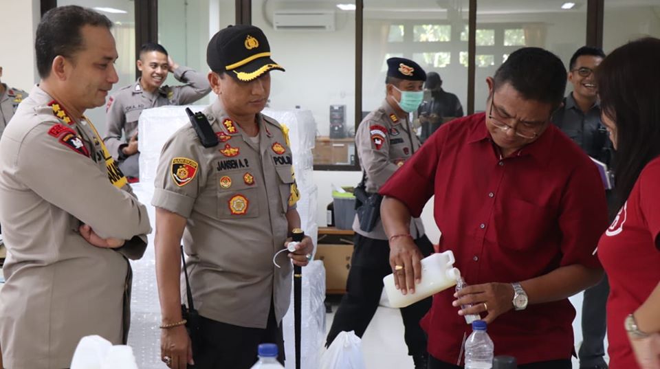 Bali Police and Udayana University Create Hand Sanitizer from Arak Bali