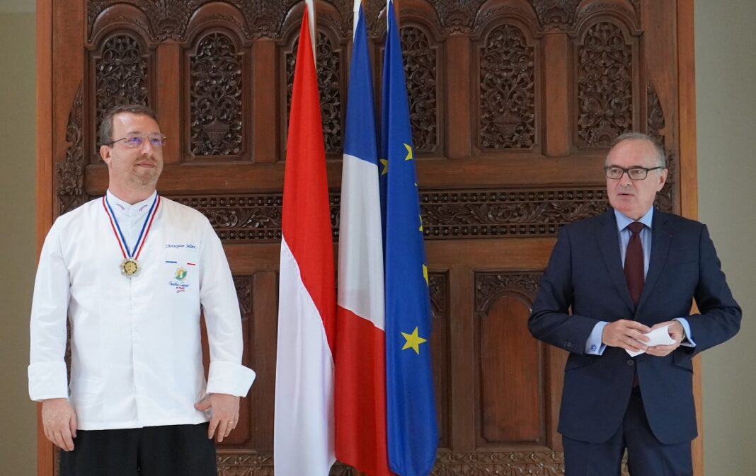 Chris Salans and Ambassador Chambard.