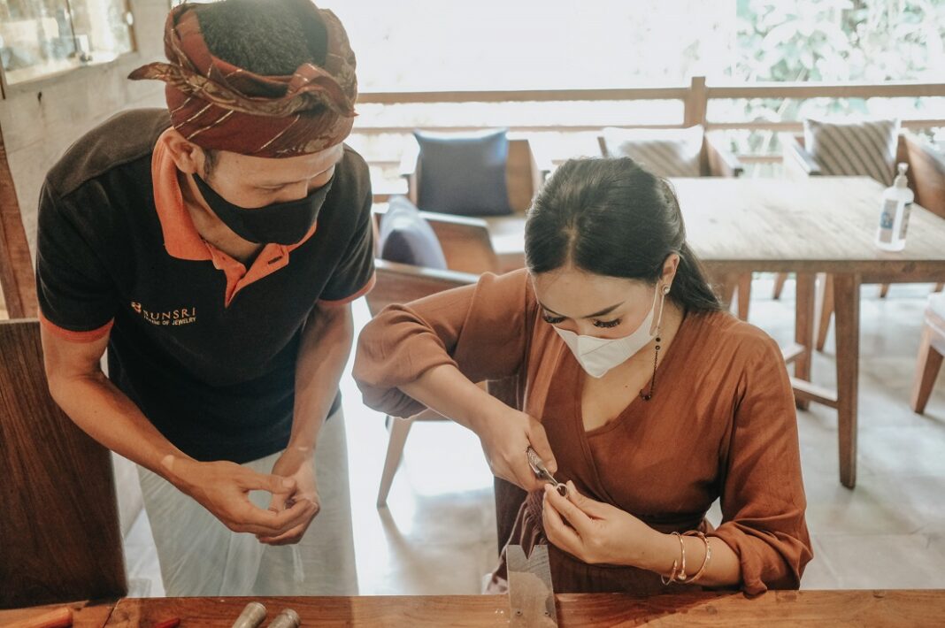 Jewelry-making class at the reopening of Sri Ratih Café & Jewelry.