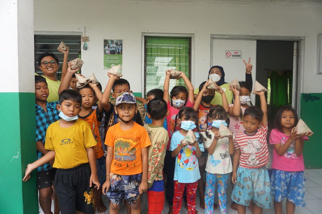 Children at Suwung Landfill