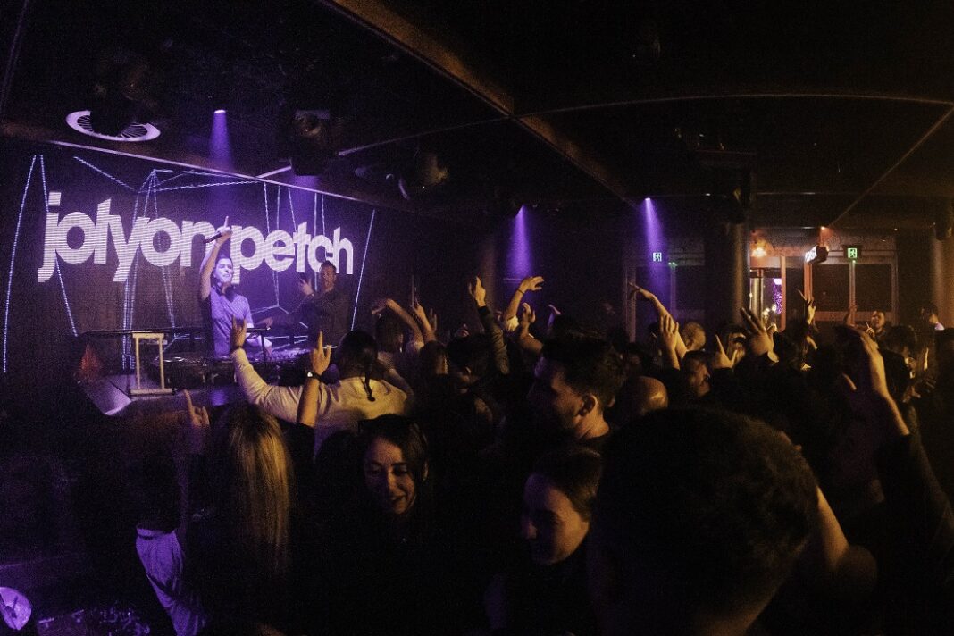 Jolyon Petch to play his smash hits at Kuta Social Club on Saturday, 22 October 2022. (Image obtained via Portfolio Indonesia)