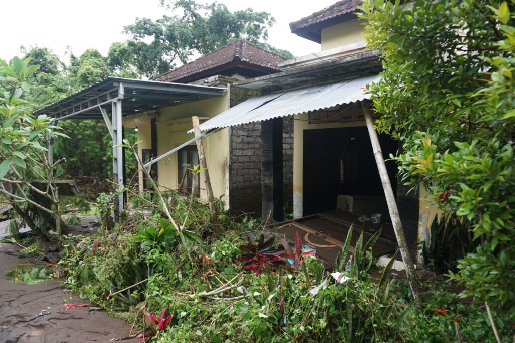 Scholars Of Sustenance Helping Flood Victims in Tabanan 