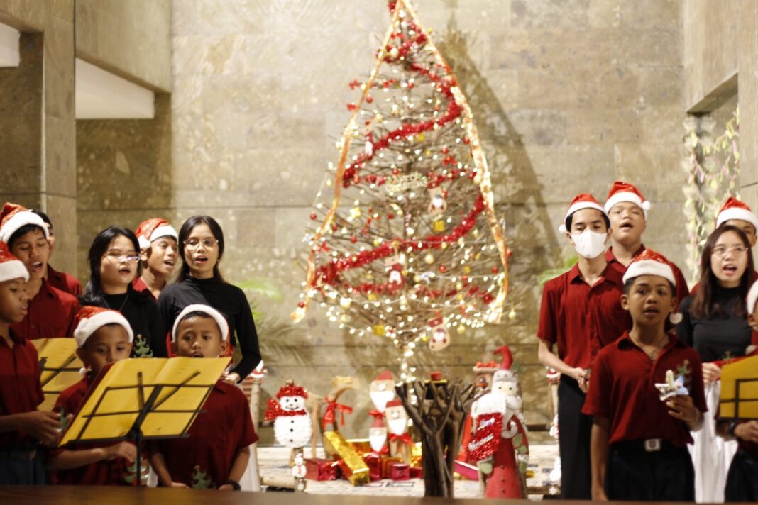The Haven Suites Bali Berawa Celebrates Christmas Carol