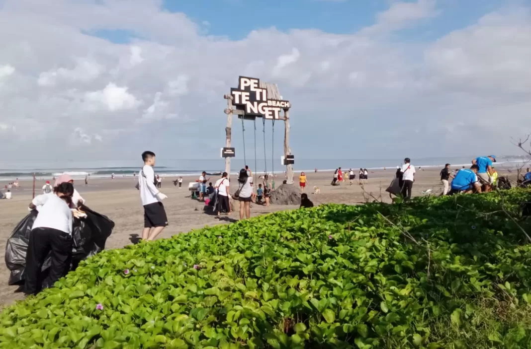 Bali Hosts SpoGomi, the Sport of Picking up Rubbish