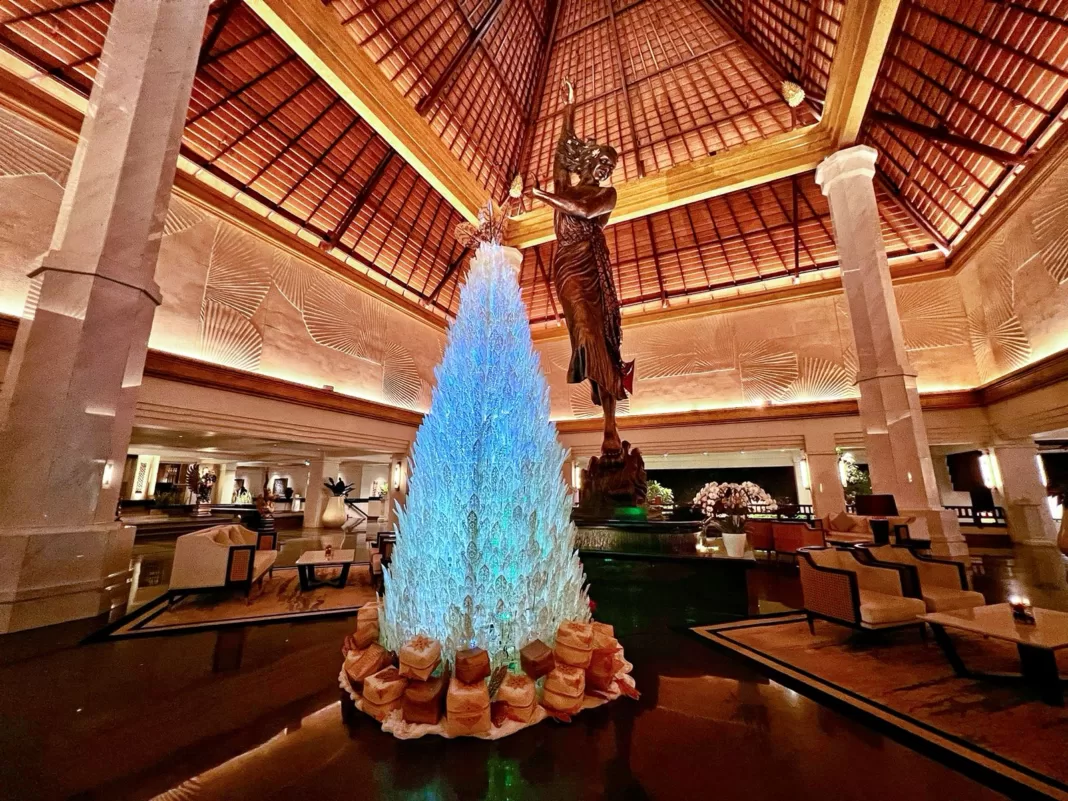 Intercontinental Bali Resort Unveils Its Christmas Tree Made from Dry Palm Leaves