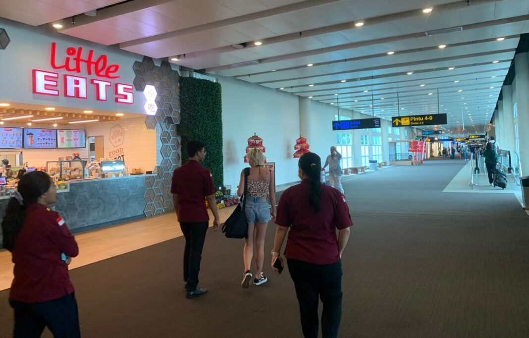 Immigration Detention House Deports Six Foreign Nationals from Bali